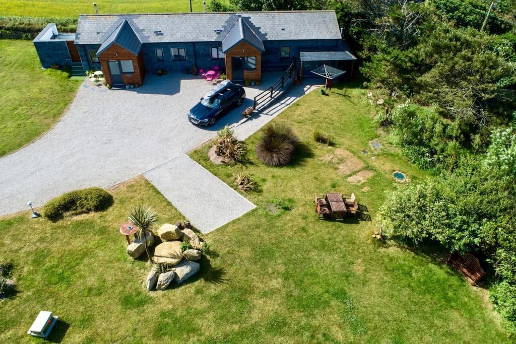 2 Bedroom Cottage Sleeps 4, With Pool Use, Sennen Exterior photo