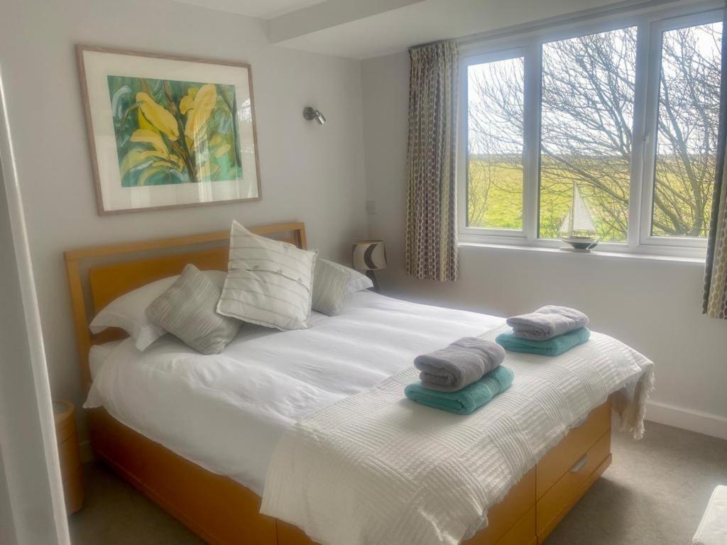 2 Bedroom Cottage Sleeps 4, With Pool Use, Sennen Exterior photo